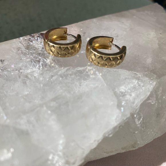 14k YG Huggies - Picture 2 of 6